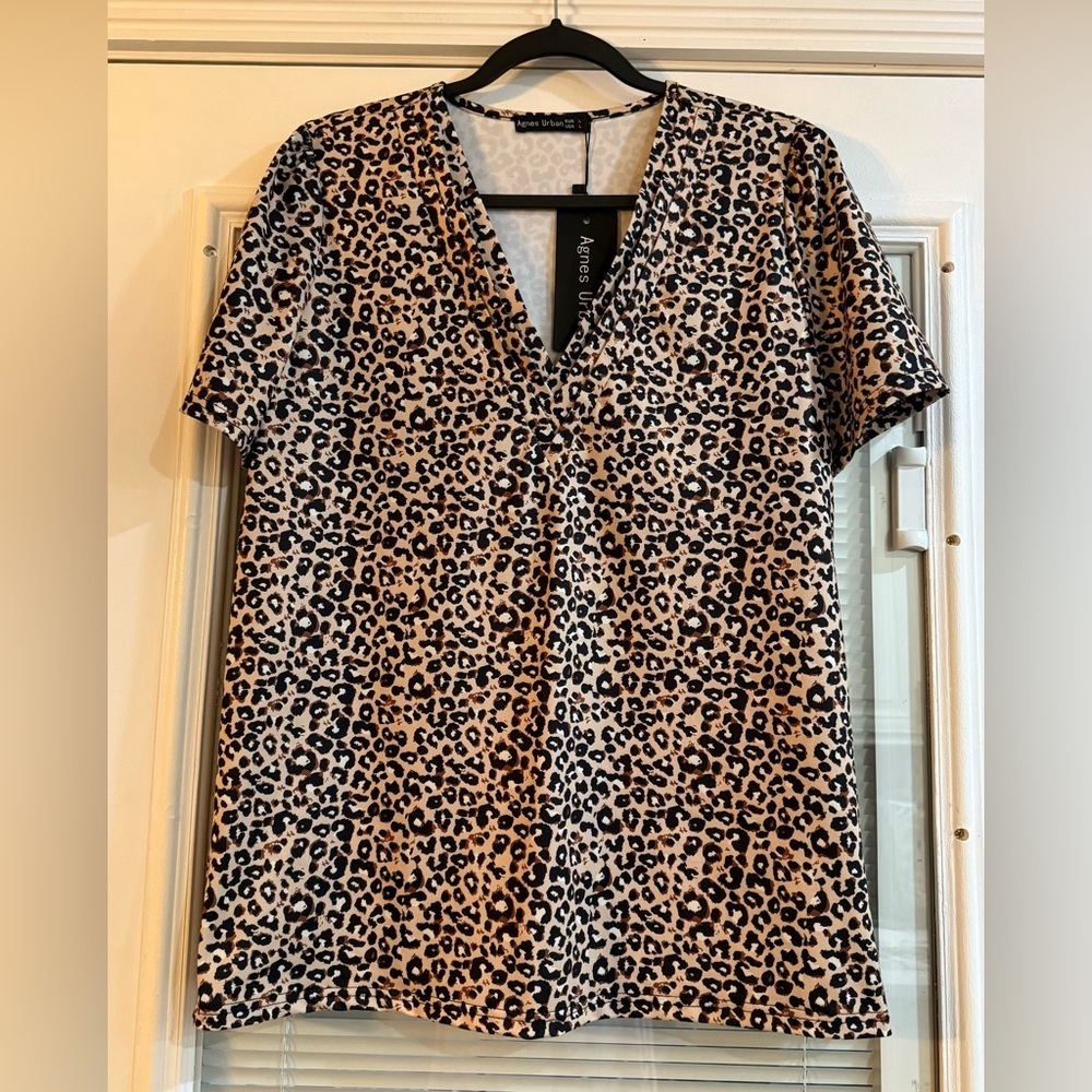 Agnes Urban Black Leopard Print V-Neck  Blouse Size Large